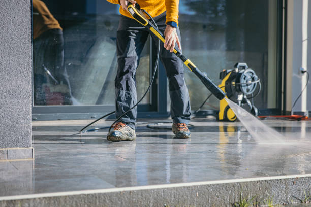 Best Driveway Pressure Washing  in Highland, IL